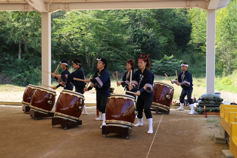 威勢のいい和太鼓のアトラクションで開会しました。