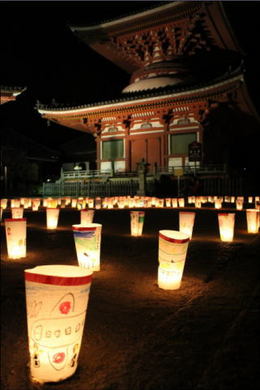 浄土寺の前にもたくさんのぼんぼりが飾られていました。