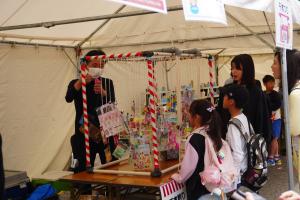 くじ引きの屋台の写真