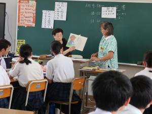 読み聞かせ体験の写真