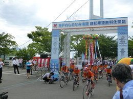 地元のこども達・サイクリングチームも通り初め