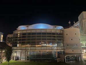しまなみ交流館のライトアップの様子