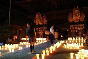 西國寺の大わらじもいつもと違った雰囲気です。