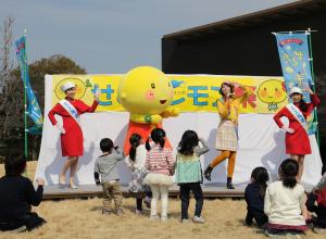 モンモンレモンちゃんダンスコンテストの様子